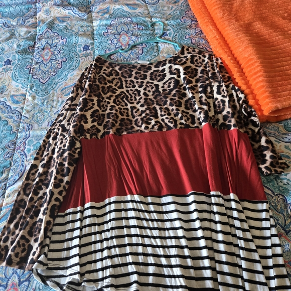 Asymmetrical Leopard Print Colorblock Women's Top - Picture 3 of 3